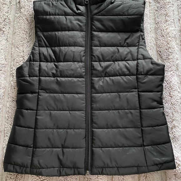 NWT❗️LOFT Black Puffer Vest - Picture 2 of 5